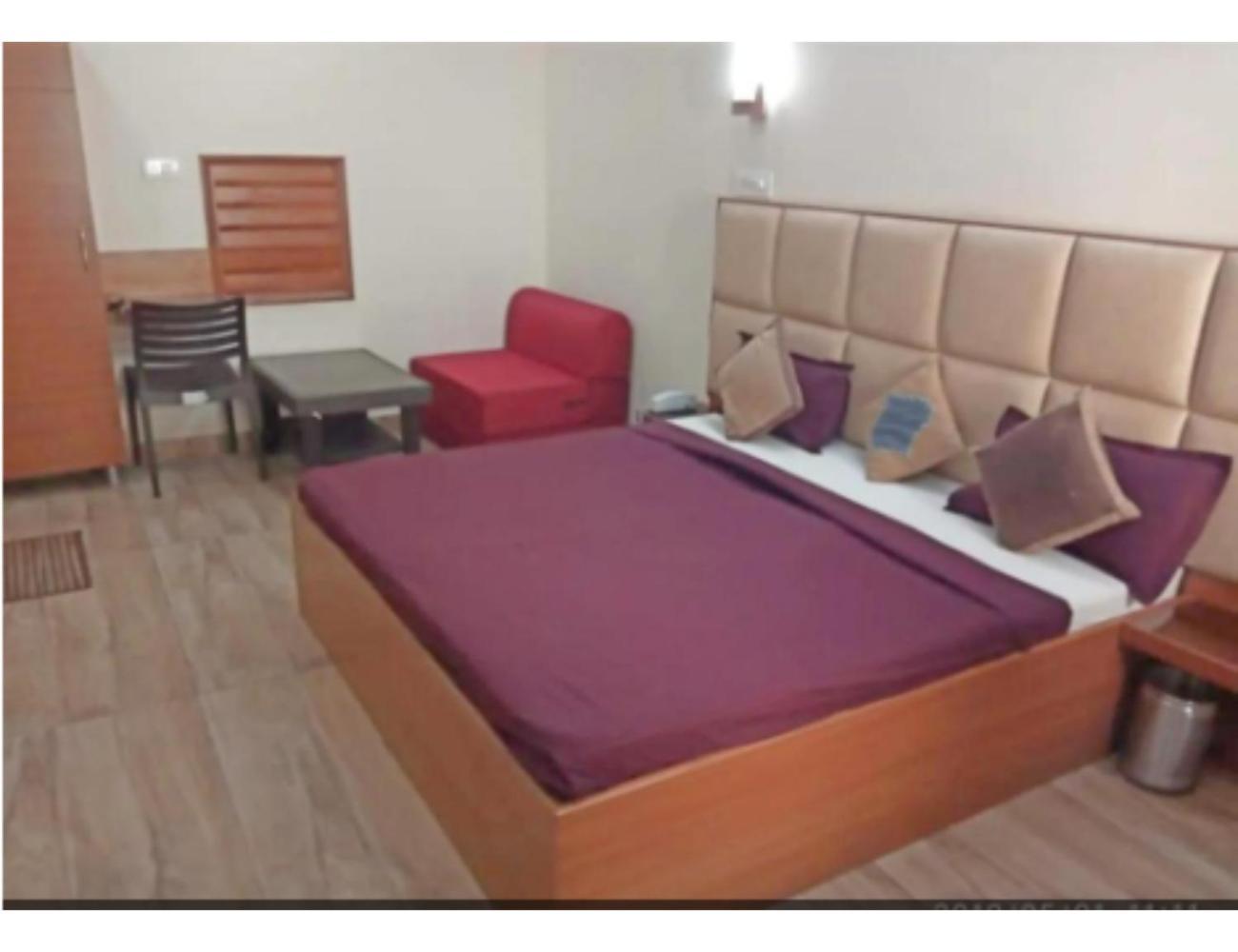 Hotel Basera Guest House, 사하란푸르 외부 사진